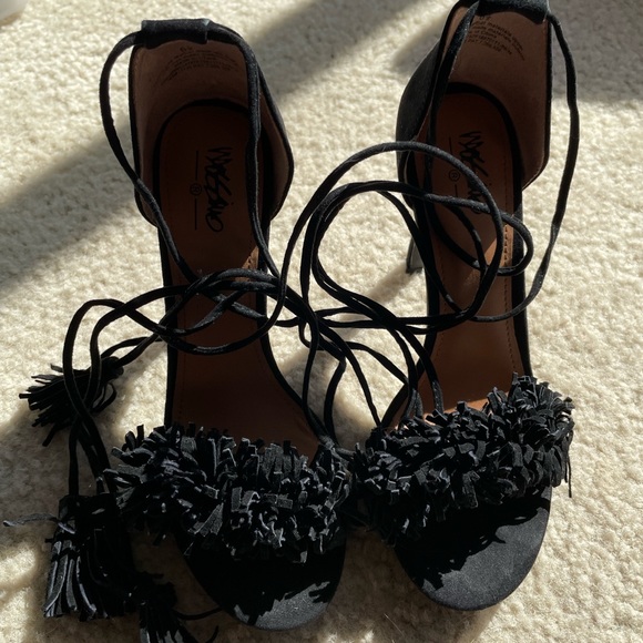 Black Fringe Leather Mossimo heels sz 6.5 - Picture 2 of 5
